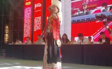 著名高原歌唱家雪莲卓玛使用力卡P2+双通道演出麦克风演绎最美声音