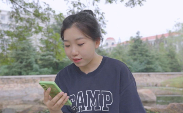 创新的佩戴方式和隐藏式拾音器更能达到隐藏的效果