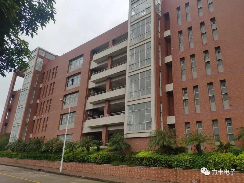  一师一麦系统案例丨力卡TM-500双通道真分集无线麦克风入驻广东省某高校多媒体教室