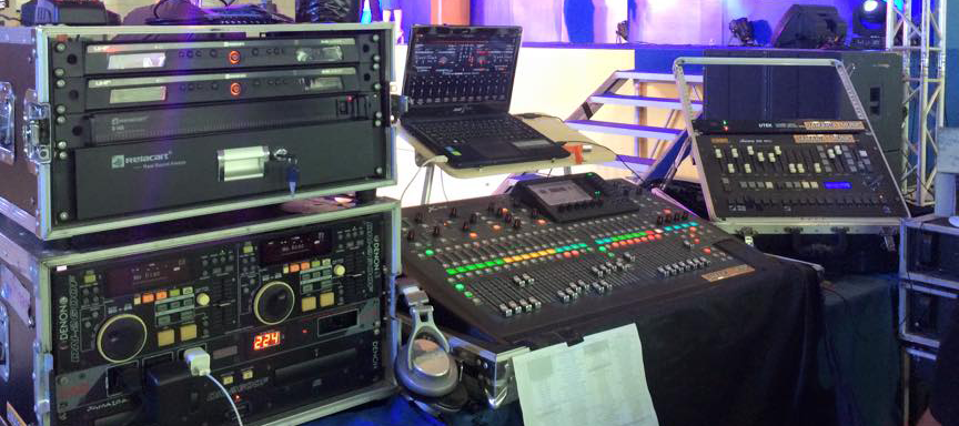 UR-222D双通道分集无线麦克风系统亮相艺术节